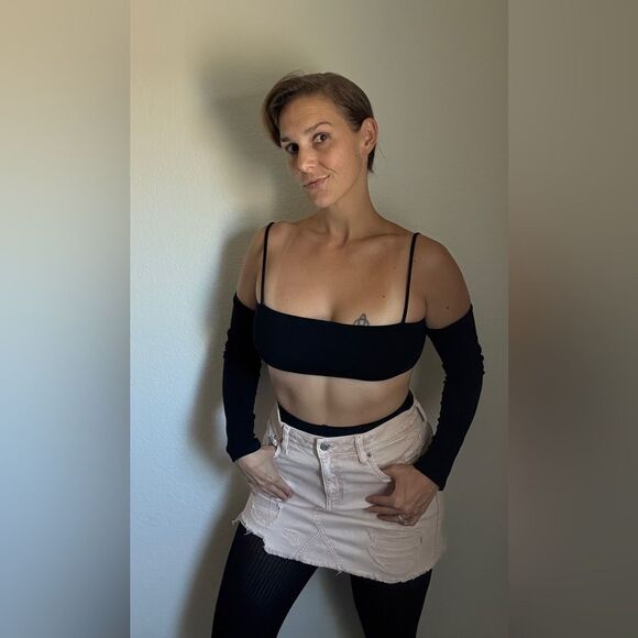 Forever 21 Crop Top NEW Black Long Sleeve Large Stretchy - Picture 1 of 11